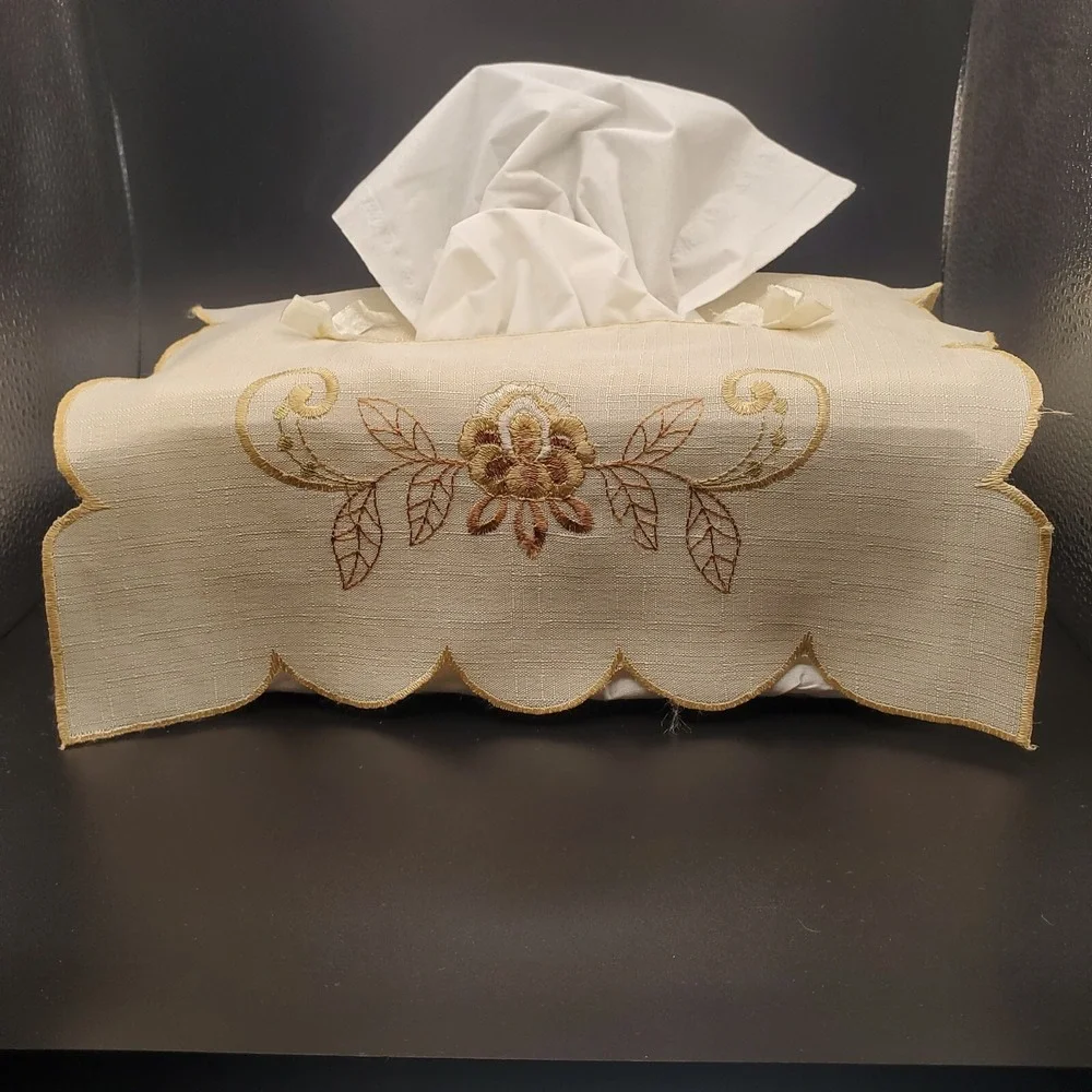 Vintage Embroidered Linen Cloth Floral Tissue Box Cover With‎ Scalloped Edge